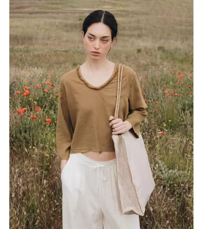 BLUSA LINO ESCOTE FLECOS
