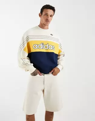 Adidas Originals - Sudadera blanco crema con cuello redondo y diseño universitario