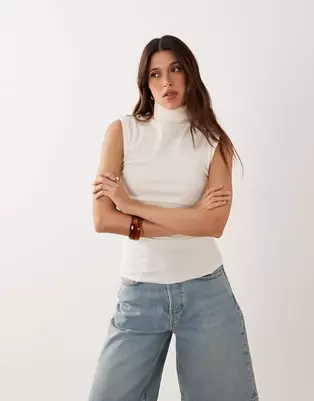ASOS DESIGN - Top color crema sin mangas con cuello alzado