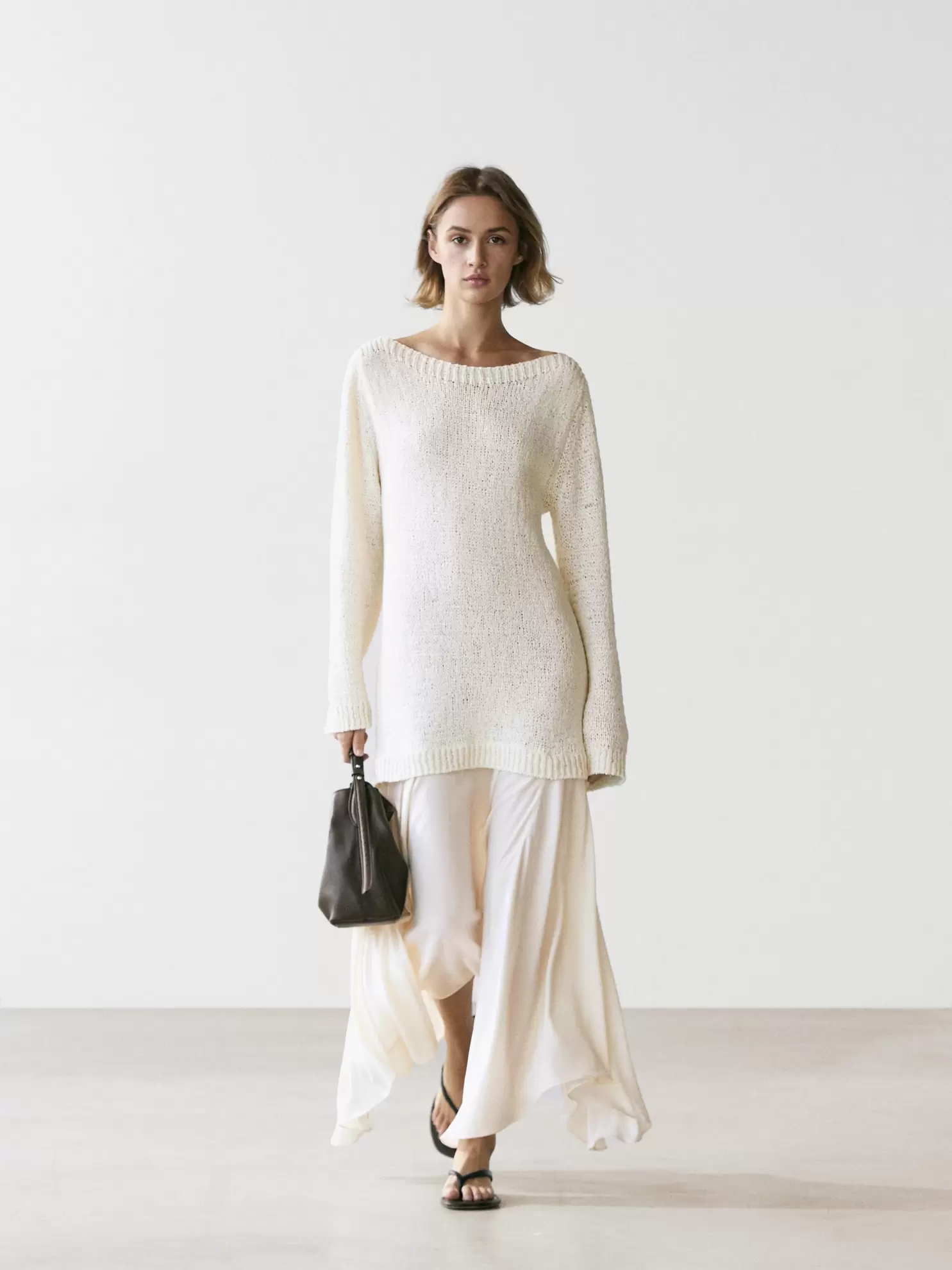 Vestido midi asimétrico detalle combinado