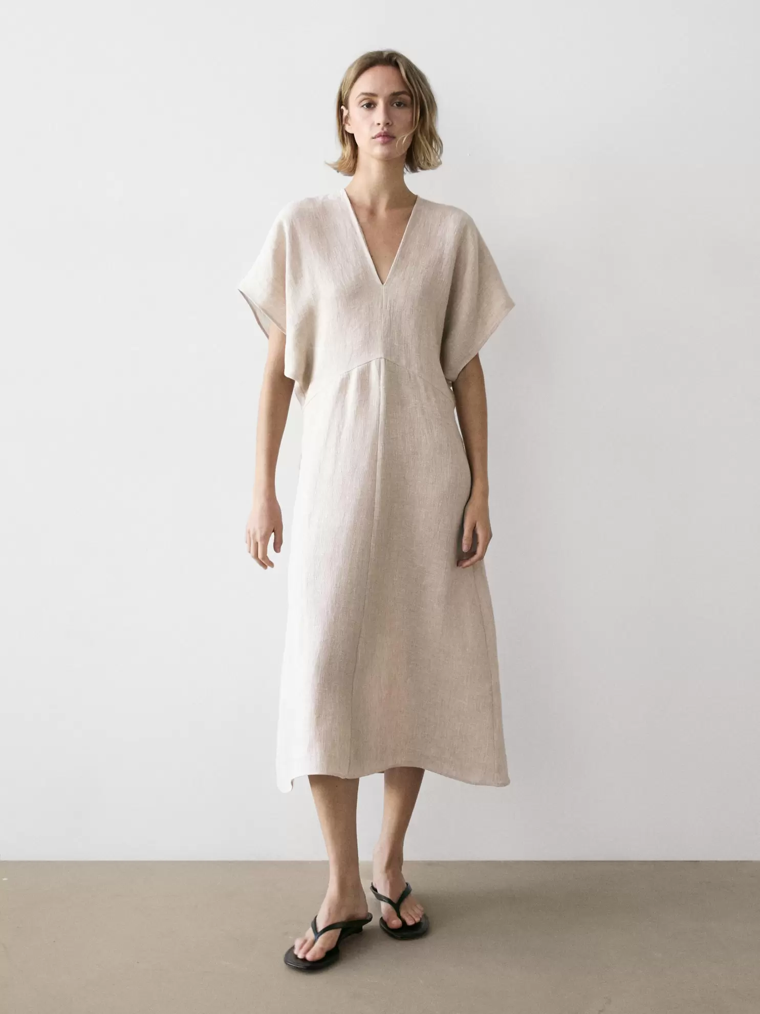 Vestido midi ligero manga corta lino