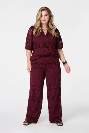 Pantalón amplio con crochet