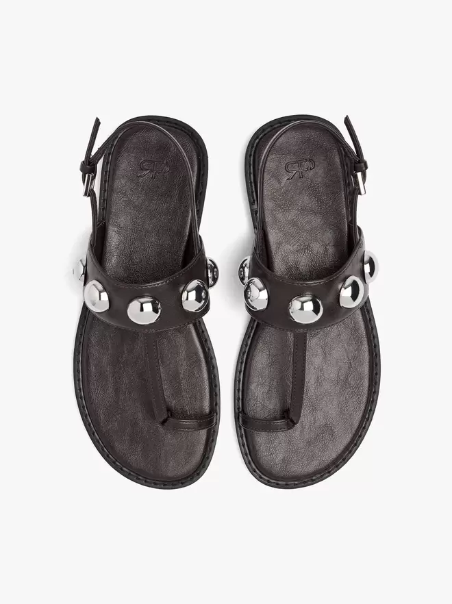 Sandalias planas con esferas
