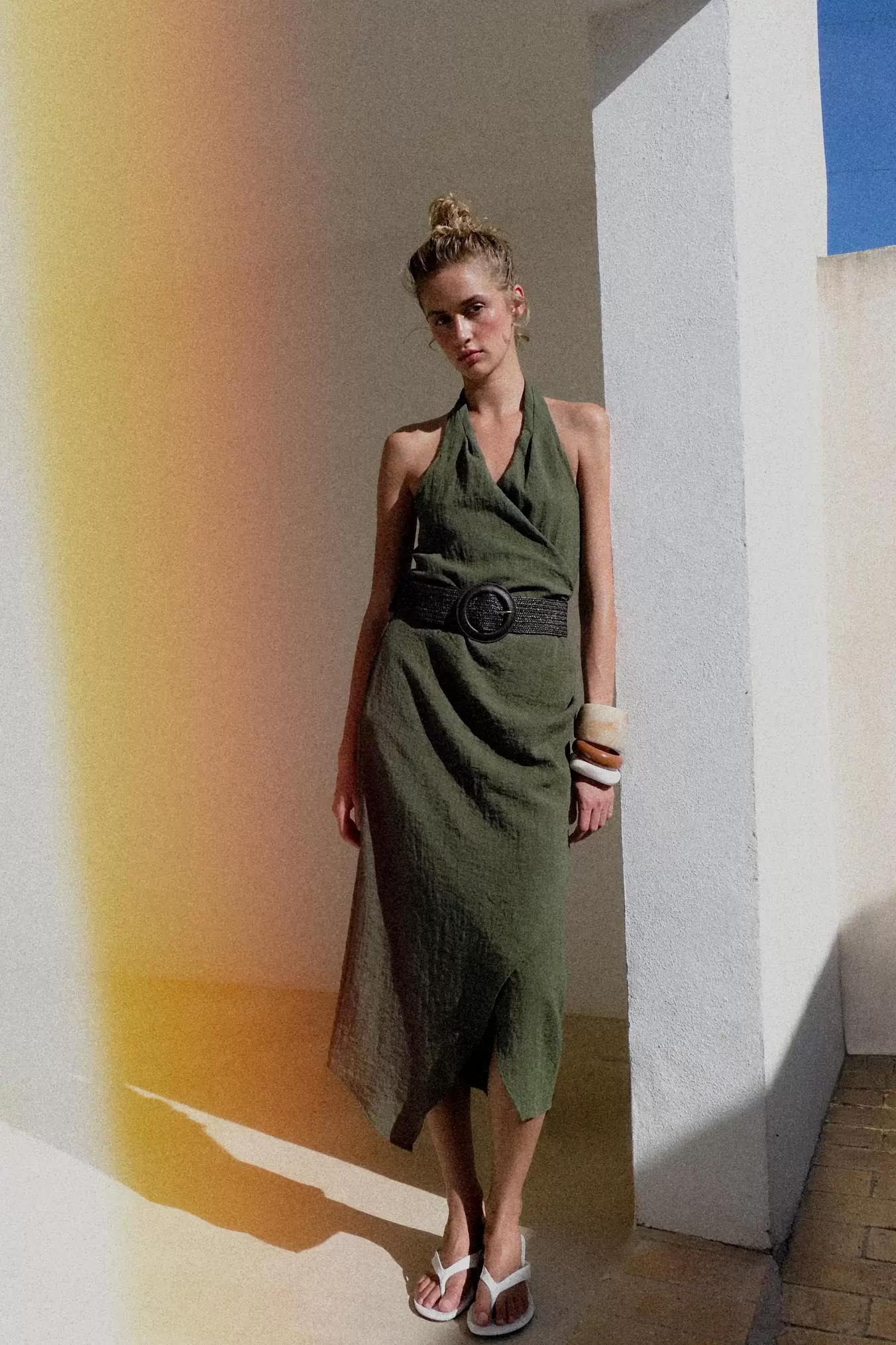 VESTIDO MIDI CON LINO CINTURÓN