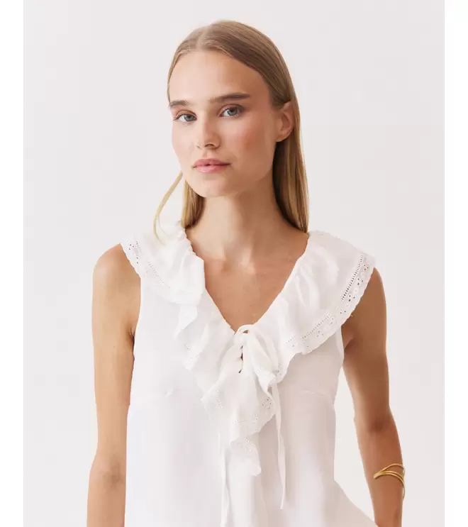 BLUSA ESCOTE V VOLANTES