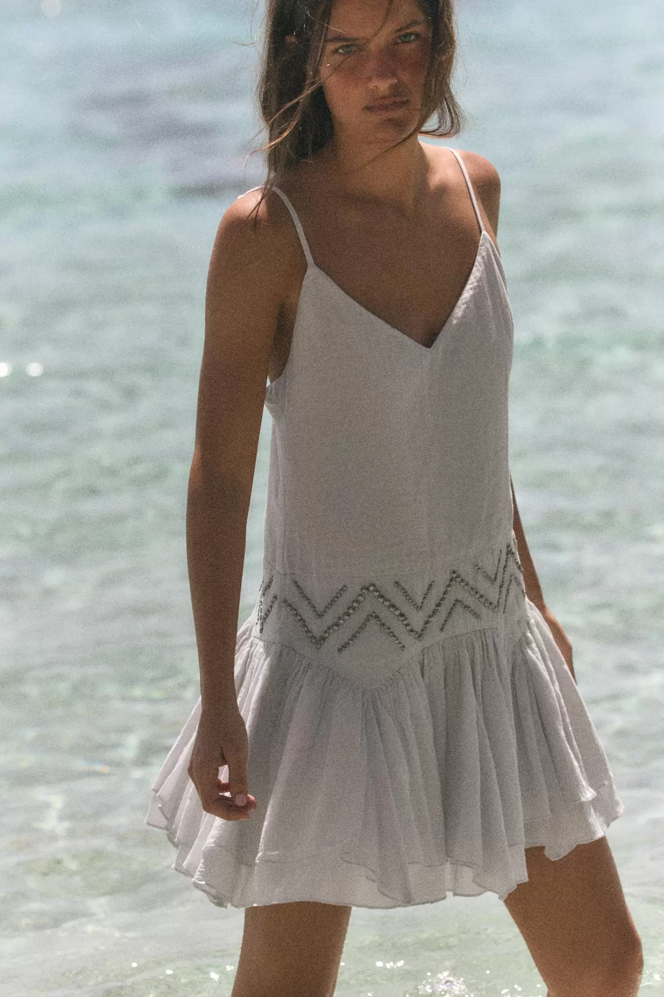 VESTIDO GASA TACHAS VOLANTES
