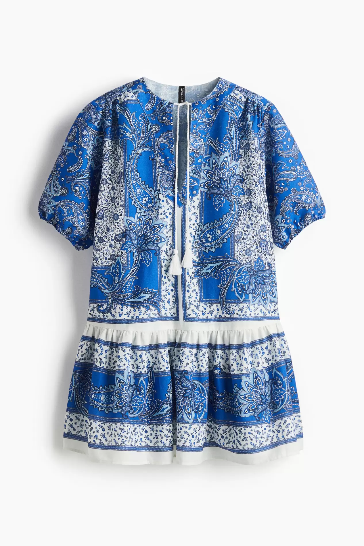 Vestido con bajo acampanado