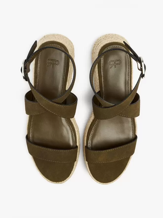 Sandalias de plataforma con hebilla