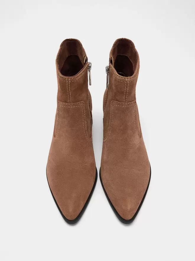 Botines de piel con pespuntes