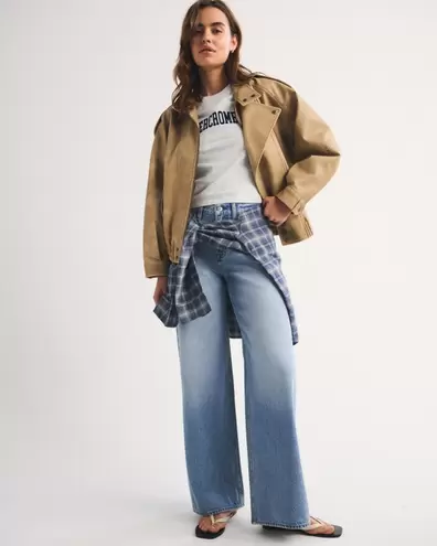 Jeans con pernera ancha de tiro alto