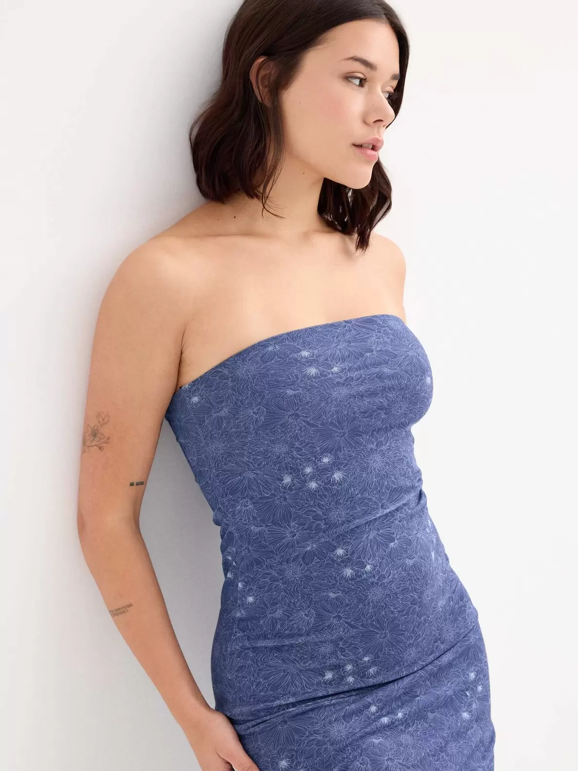 Vestido midi ajustado...