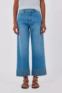 Jeans bajo bordado