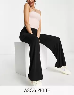 Pantalones negros básicos de pernera ancha de punto de ASOS DESIGN Petite