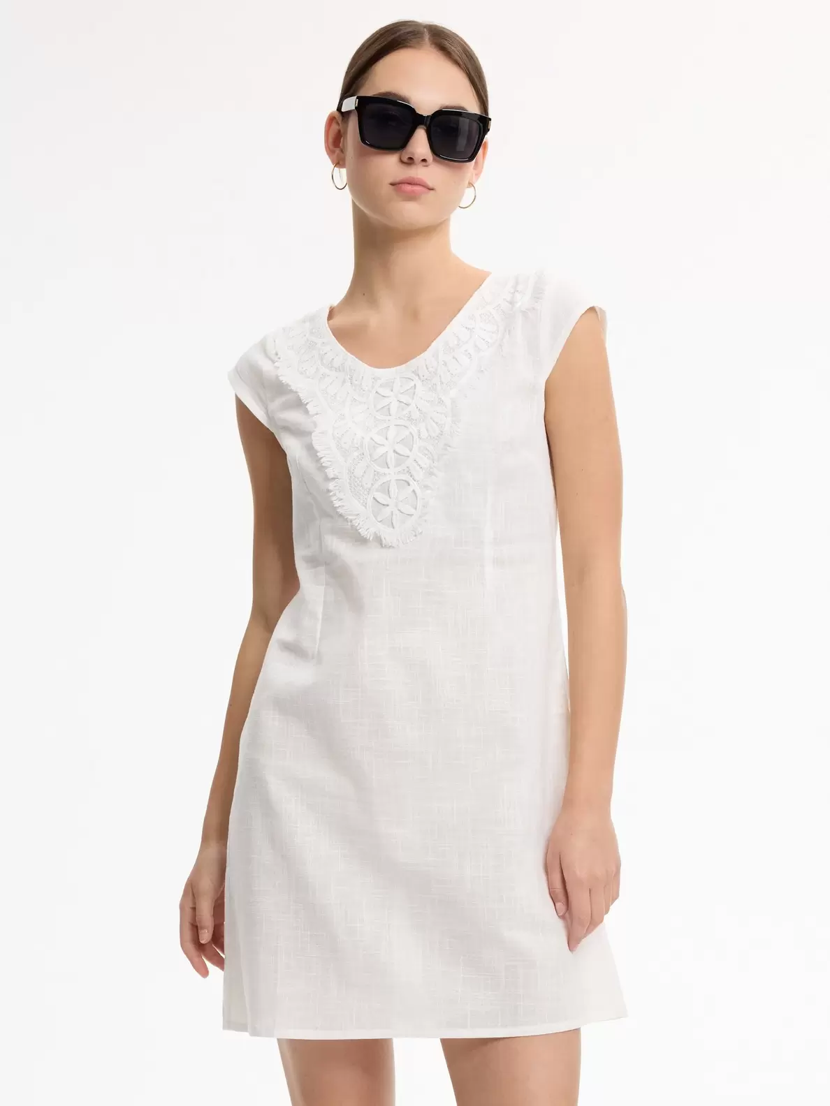 Vestido mini bordado de vuelo