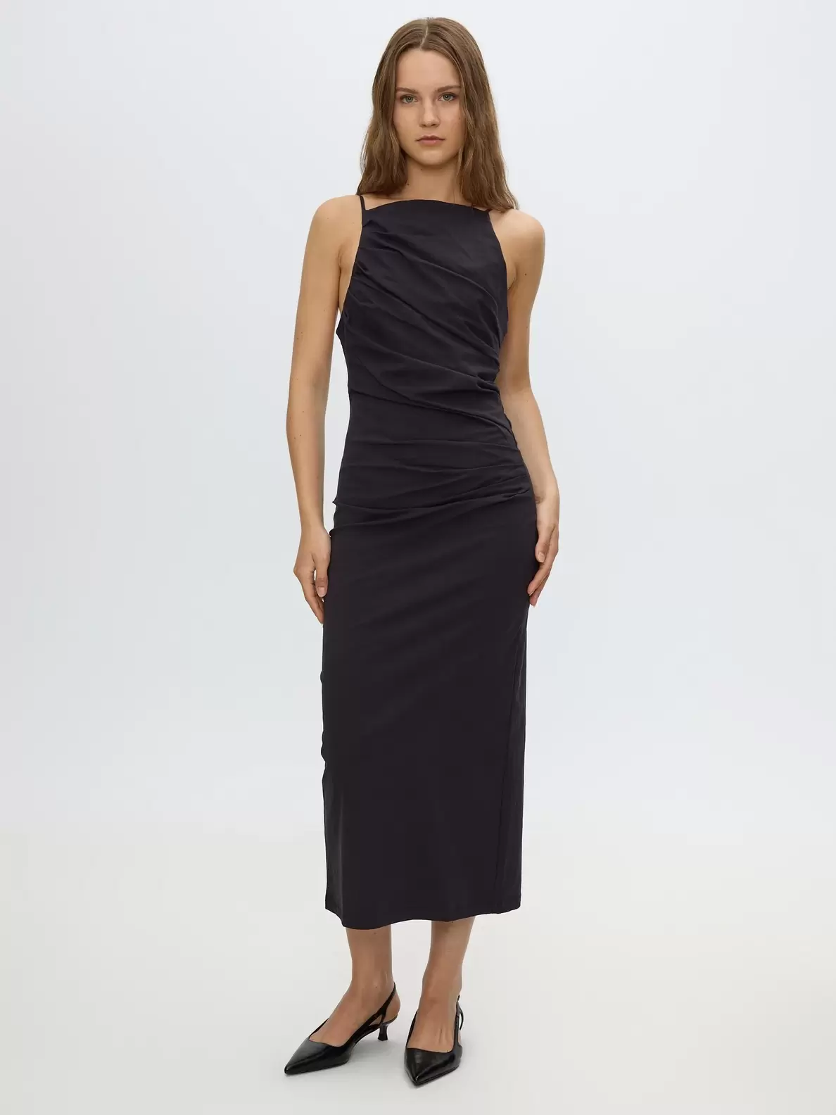 Vestido midi halter fruncido