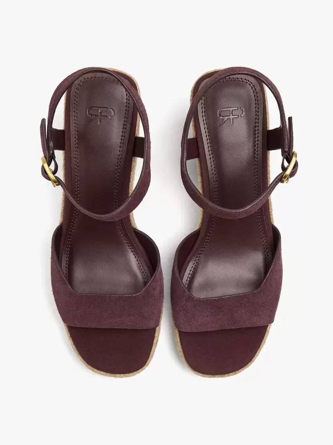Sandalias de piel con cuña y tira ancha