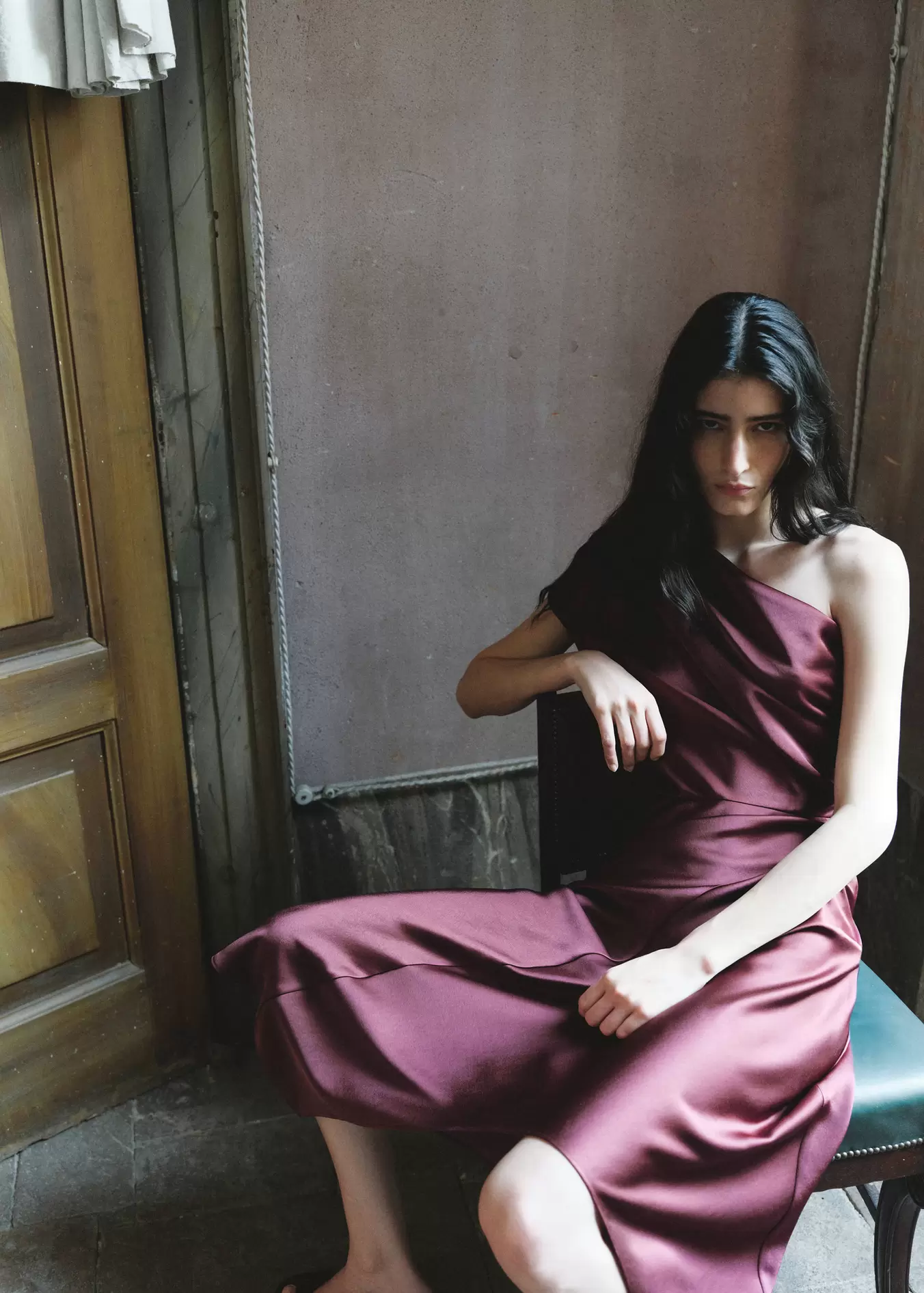 Vestido satinado asimétrico