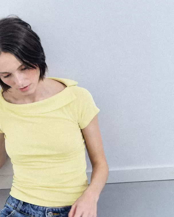 Top amarillo con escote barco doblado - Onda