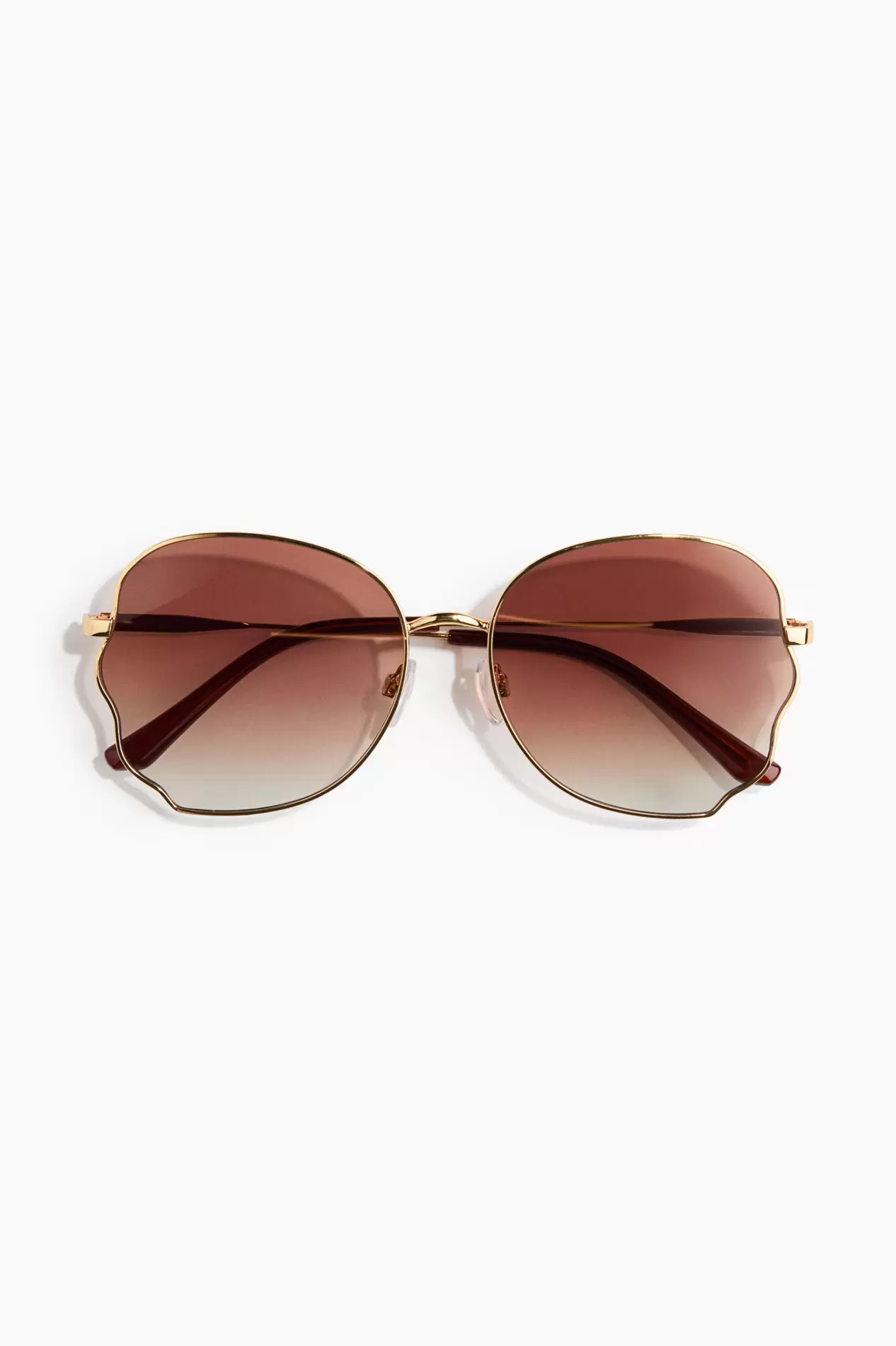 Gafas de sol con detalle ondulado