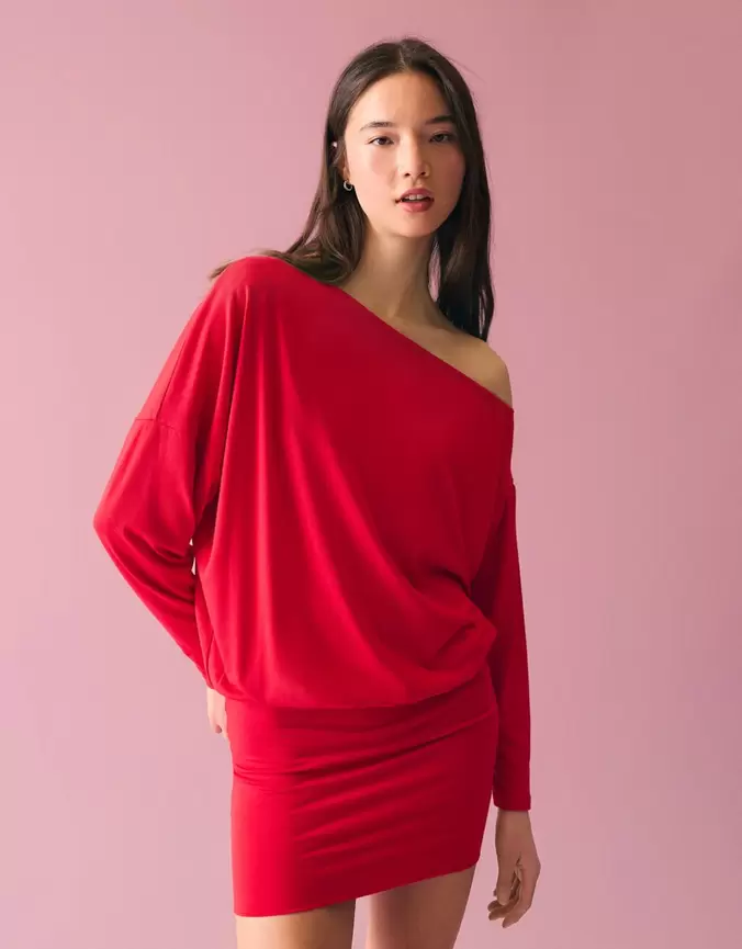 Vestido mini cuello barco falda ajustada