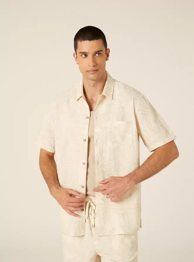 Camisa de Manga Corta con Motivo de Palmeras Tono sobre Tono