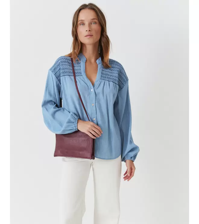 CAMISA ESCOTE EN V NIDO ABEJA