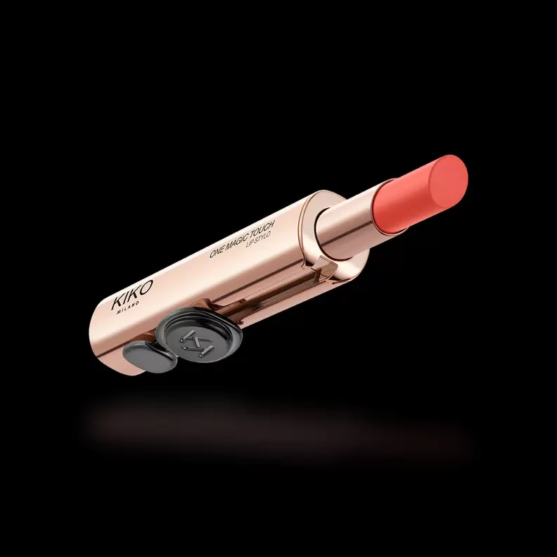 ONE HAND LIPSTICK