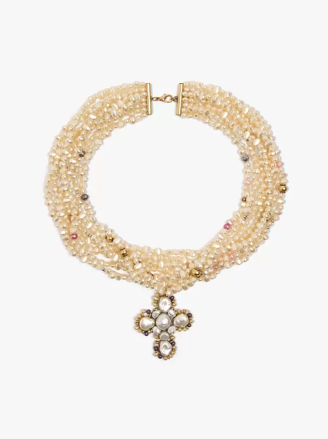Multicollar de perlas de agua dulce con colgante de cruz