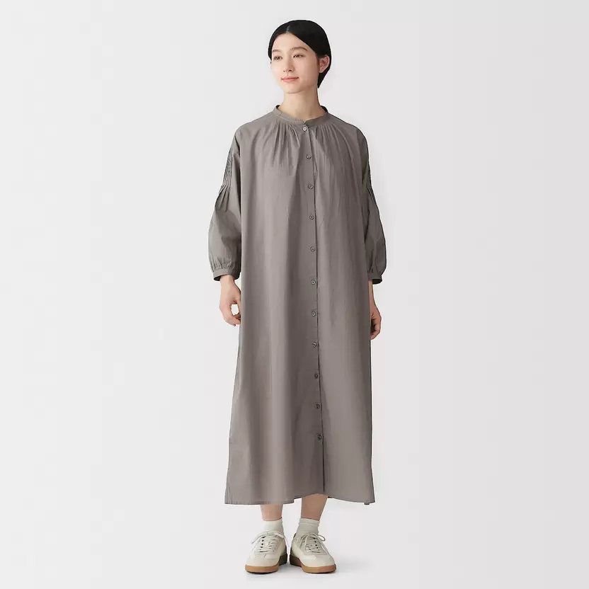 Vestido de mujer de voile de algodón orgánico con pliegues finos y mangas 3/4