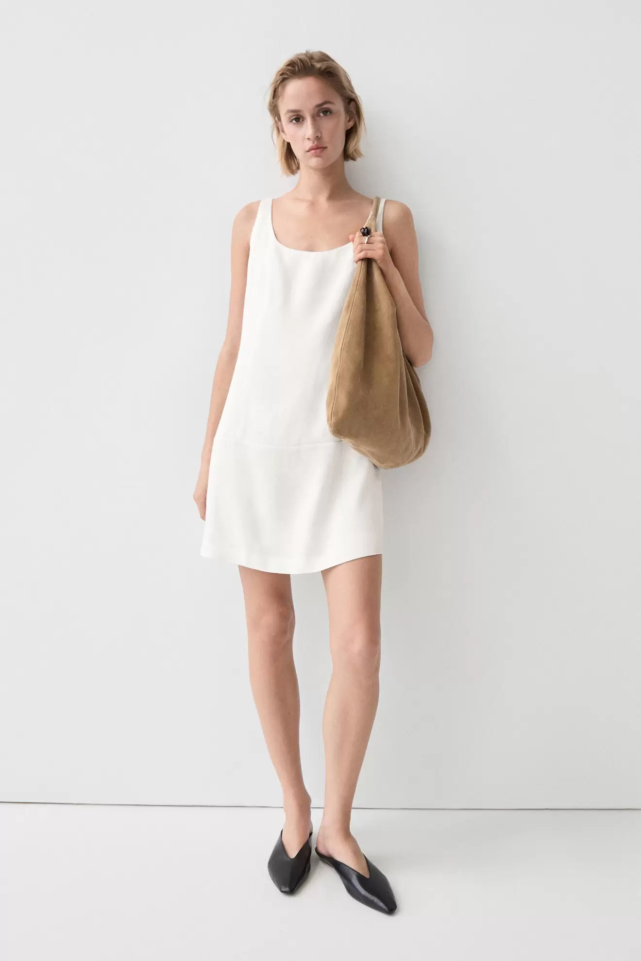 Vestido corto fluido con lino
