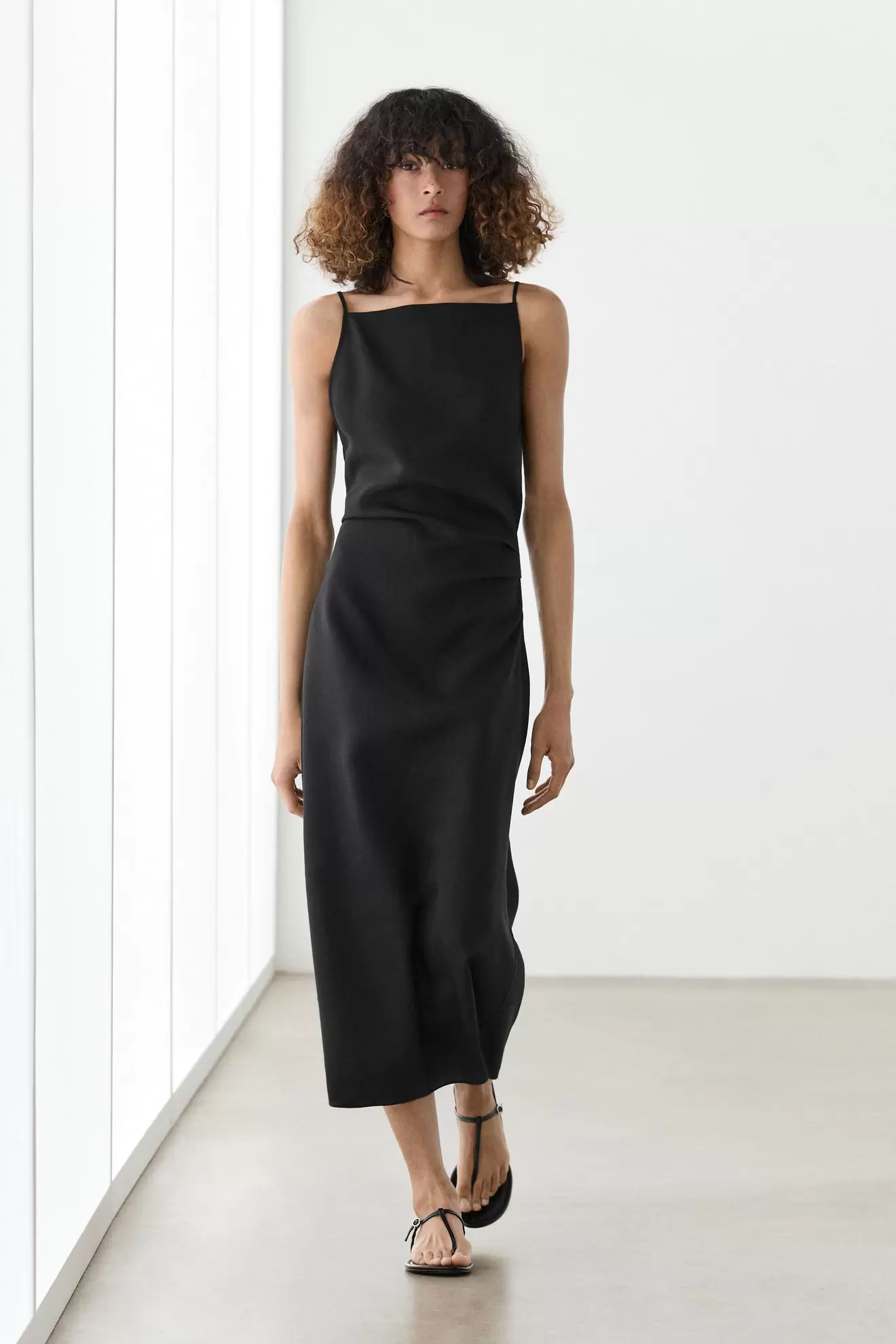 Vestido midi tirantes con lino