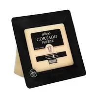 Queso añejo fuerte de oveja Hacendado cortado en cuñitas