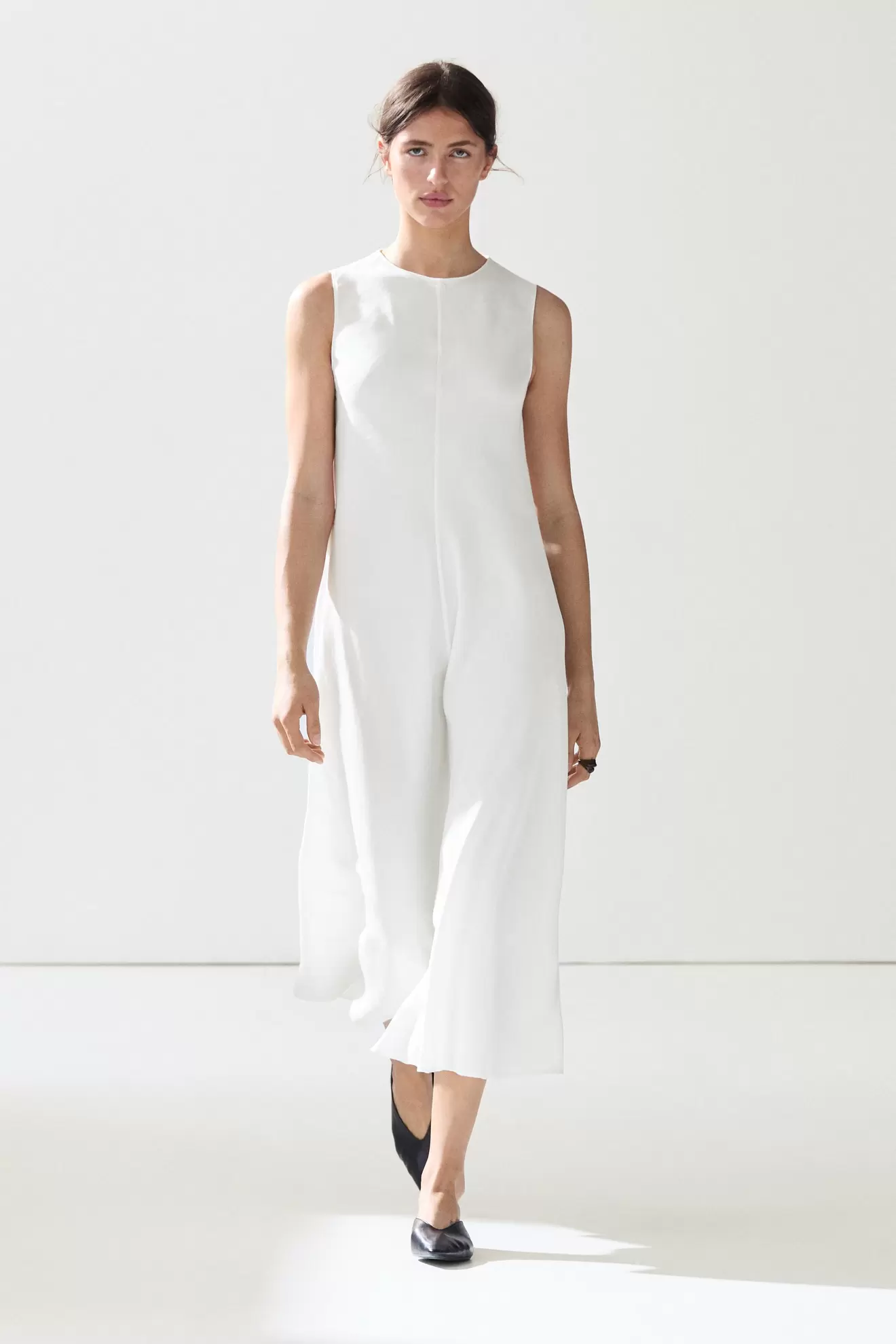 Vestido midi fluido con lino