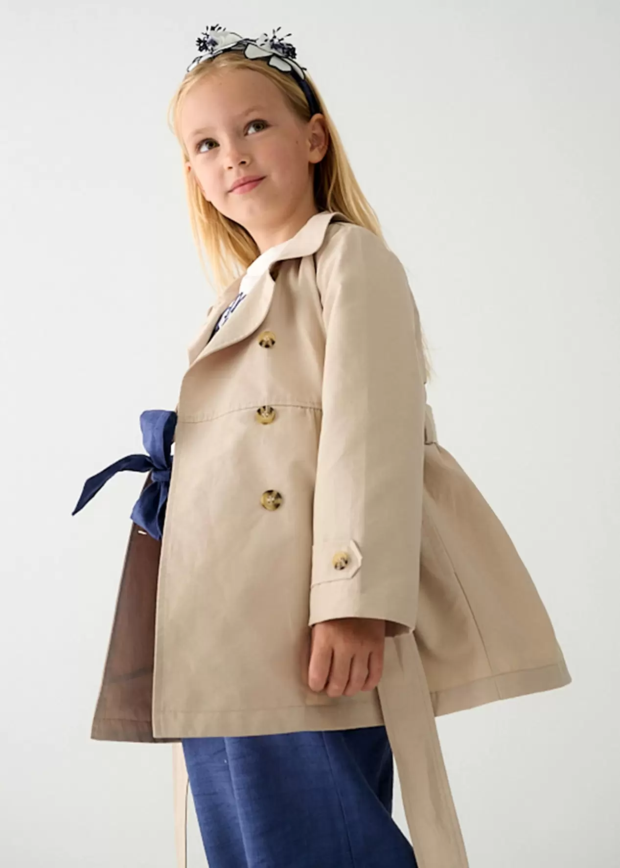 Gabardina con cinturón para niña
