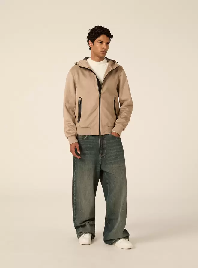 Chaqueta bomber efecto ante con capucha y cremalleras selladas