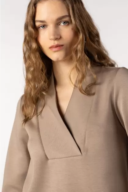 Blusa de neopreno con escote en 'V'