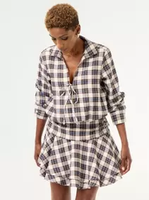 Vestido corto de cuadros con cuello camisero
