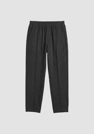 Pantalones gris jaspeado oscuro regular fit de punto con ribetes delante y placa en la espalda