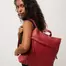 Mochila antirrobo con detalles metálicos