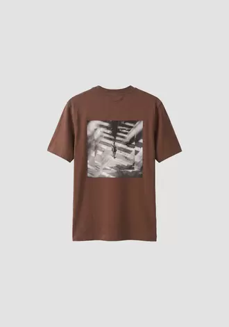 Camiseta color tabaco relaxed fit en punto jersey de algodón con estampado delante y detrás