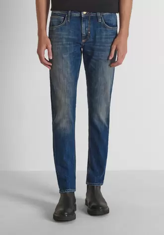 Jeans "Kurt" en denim azul claro comfort tapered fit