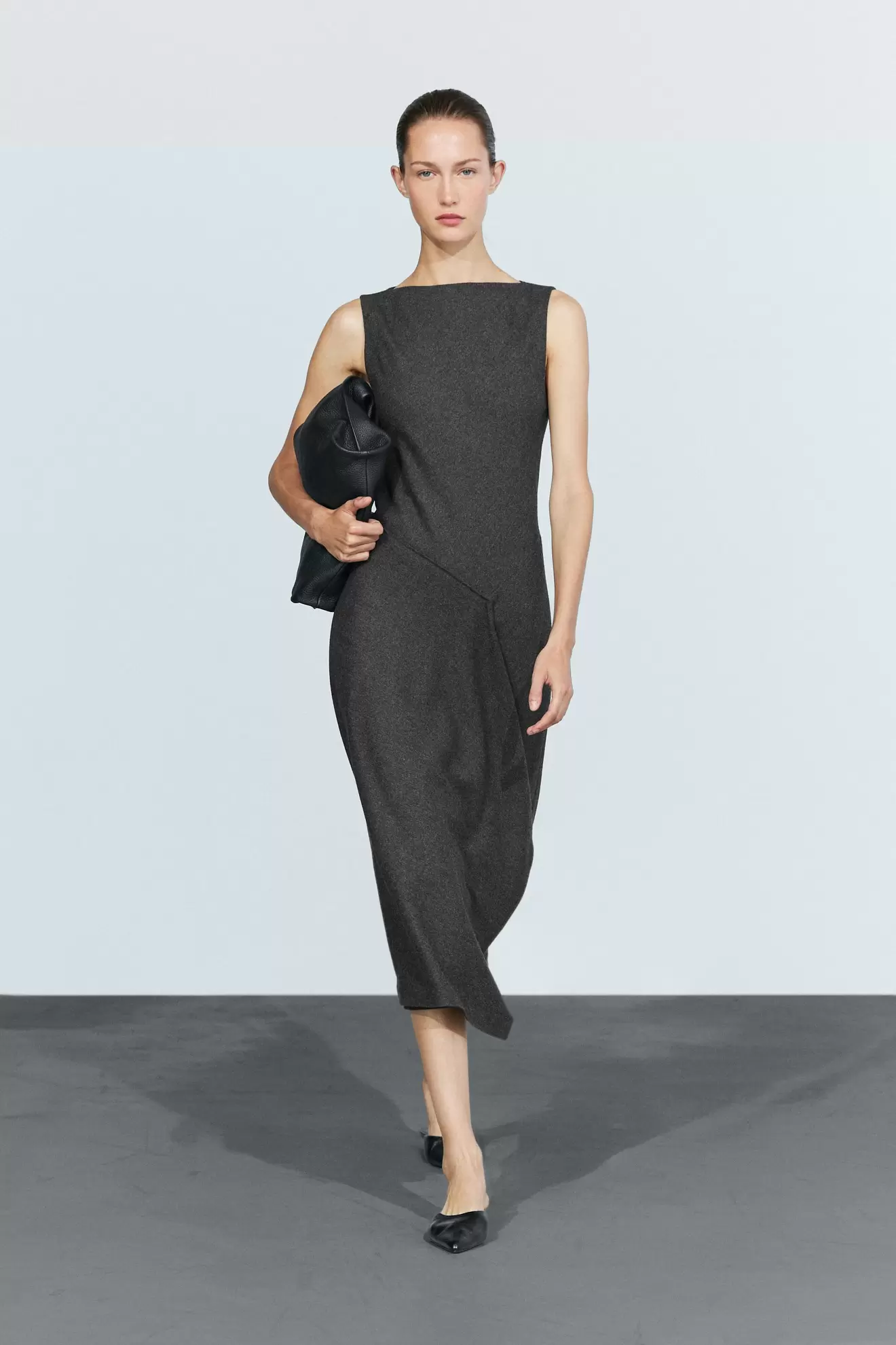 Vestido midi asimétrico detalle drapeado