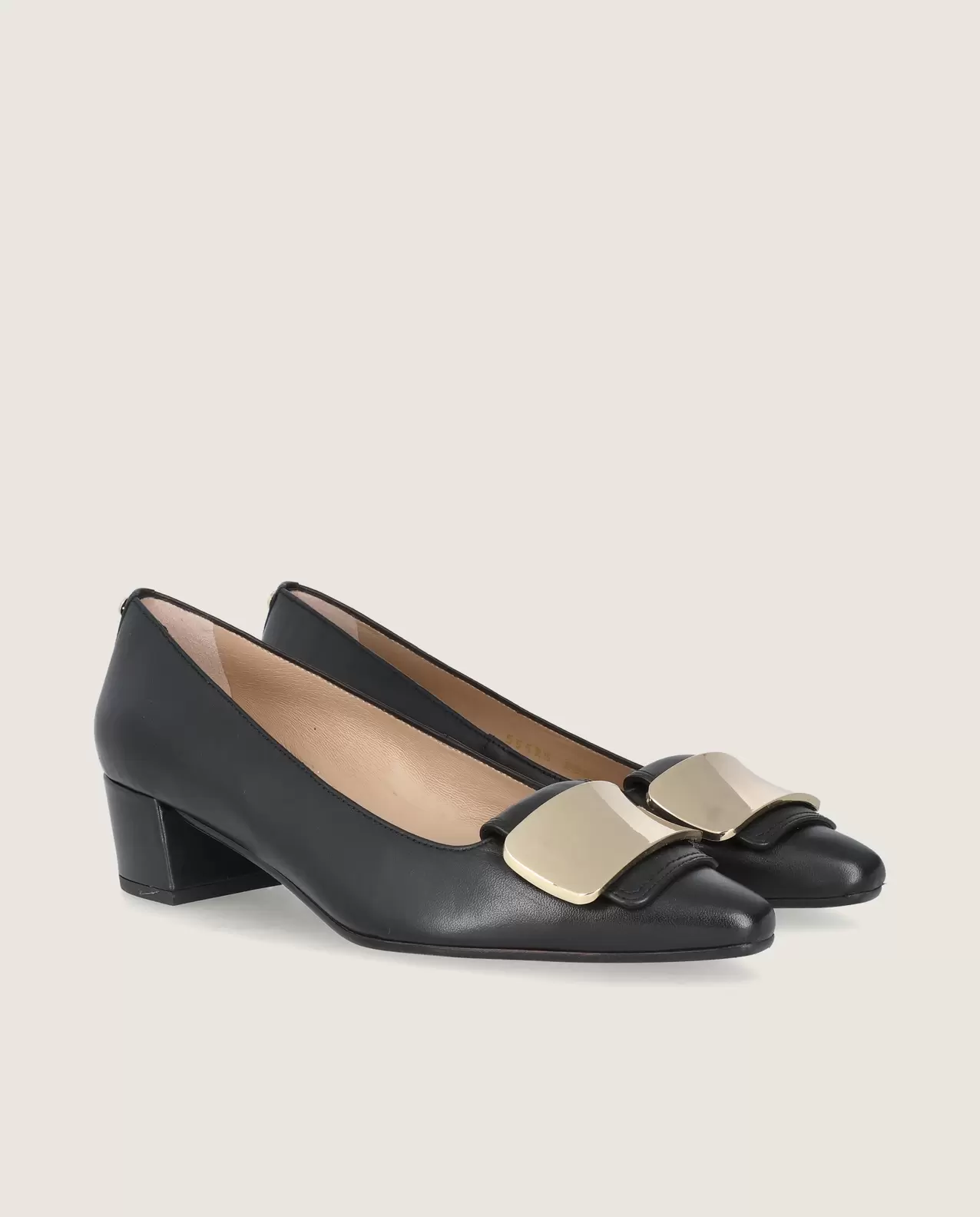 Greta pump in black leather