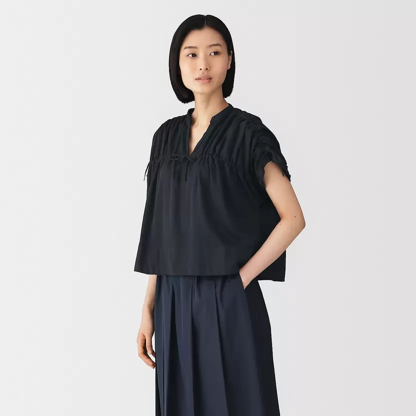 Blusa fruncida de satén de algodón para mujer