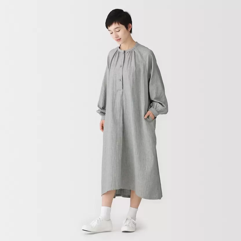 Vestido con cuello mao y doble gasa de mezcla de capoc para mujer