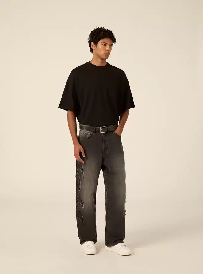 Vaqueros baggy fit con detalle llamas