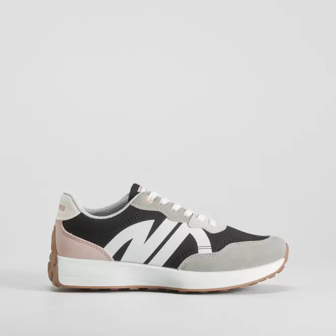 Deportiva retrojogging negra NYC