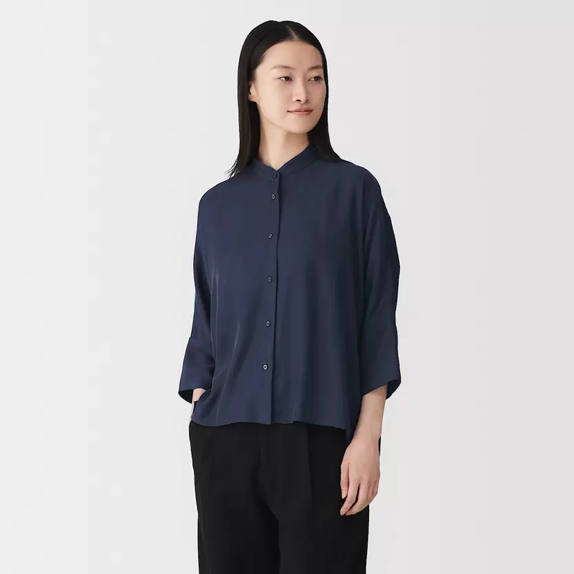 Camisa de mezcla de cupro y cuello alto para mujer
