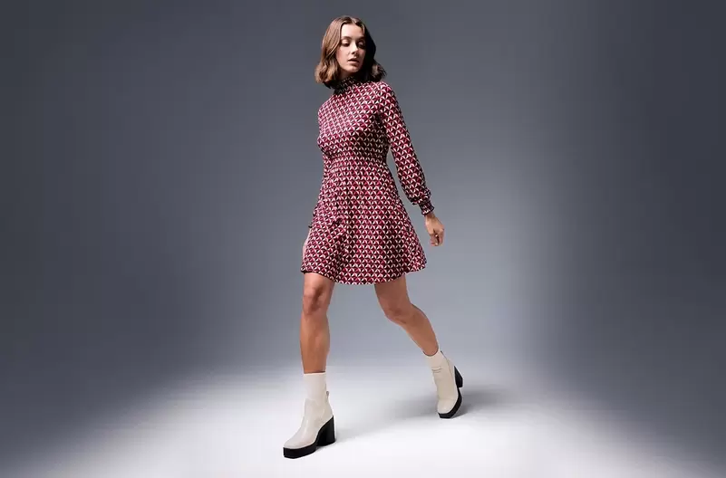 Vestido mini de vuelo...