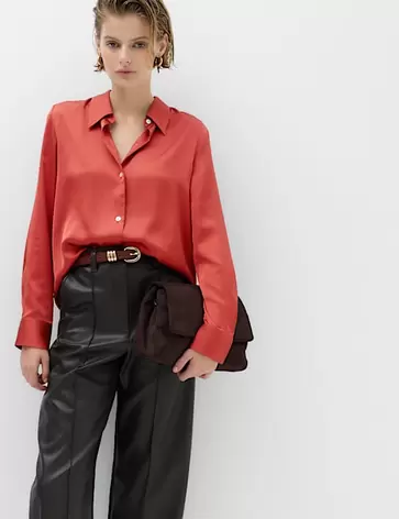 Camisa abotonada con cuello de satén
